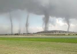 Múltiples tornados lo más impresionante del día en Puebla