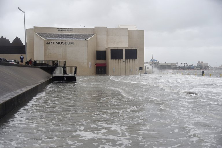 El presidente Donald Trump declaró el estado de emergencia en Texas por el impacto del huracán Hanna
