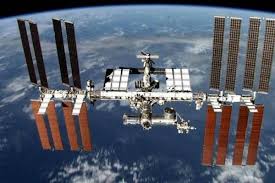 Por fuga de aire en la Estación Espacial Internacional, la tripulación se encierra en el segmento ruso