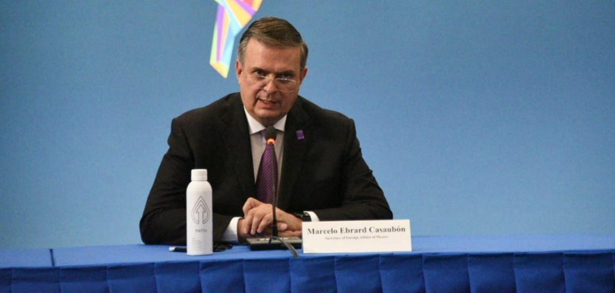 Pugna Ebrard en la cumbre por finalizar el bloqueo a Cuba