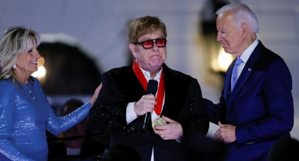 Elton John da concierto en la Casa Blanca y hasta hace llorar a Biden