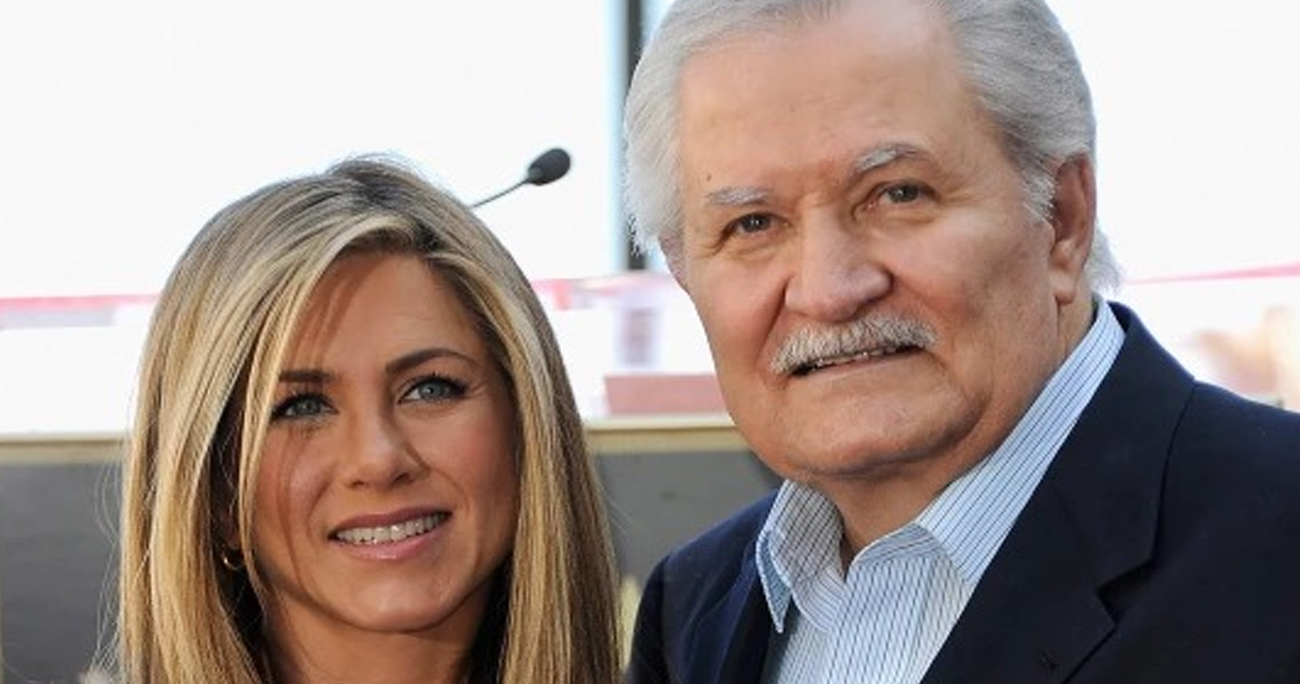 Muere el papá de Jennifer Aniston, la actriz le dedica un emotivo mensaje