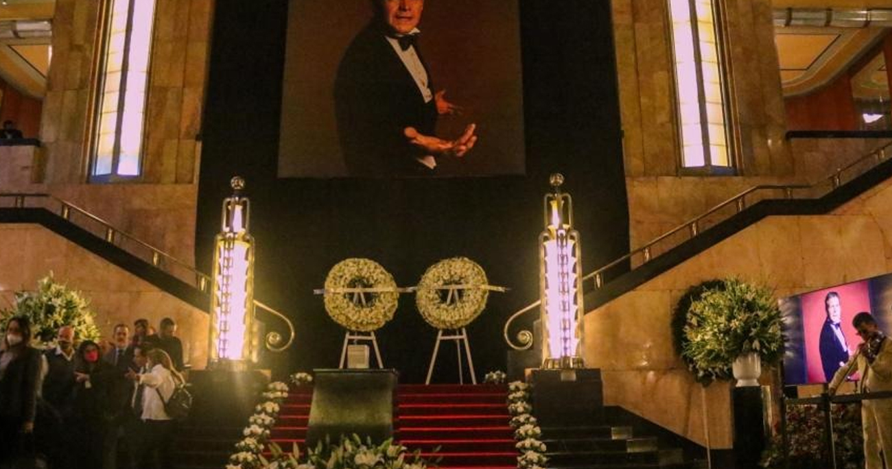 Entre anécdotas, risas y llanto rinden homenaje a Héctor Bonilla