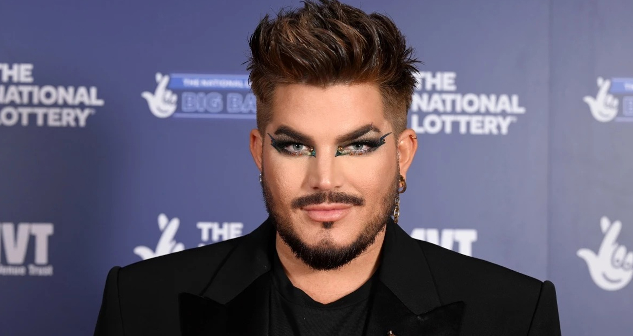 Adam Lambert usó photoshop en la portada de su nuevo disco para ocultar herida