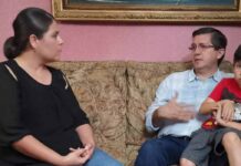 Viuda de ex policía caído en cumplimiento de su labor recibirá pensión, anuncia alcalde Jorge Elías Retes