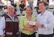 Exhorta Jorge Elías a becarios al crecimiento con visión