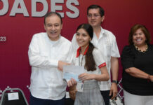 Entrega durazo becas a más de 5 mil alumnos de primaria y secundaria