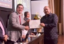 Preside Jorge Elías ceremonia de reconocimientos y premios a maestros