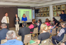 Capacitan en comunicación asertiva a servidores públicos municipales
