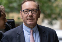 Inicia en Londres juicio contra Kevin Spacey por 12 cargos de agresión sexual.