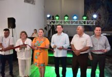 Exponen artistas navojoenses sus trabajos en lobby del teatro Auditorio Municipal