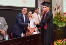 “TOMEN LAS MEJORES DECISIONES AUNQUE NO SEAN FÁCILES”: Elías Retes a graduados del CBTIS 64