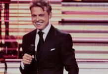 ¡Lo imposible! Fanática logra besar a Luis Miguel en concierto de Argentina