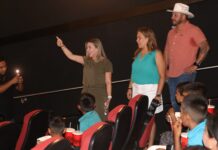 Agradece presidenta de DIF a padres de familia permitir a sus hijos ir al cine