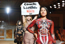 Alzan la voz: el cuero mata; protestan en desfile de la marca Coach