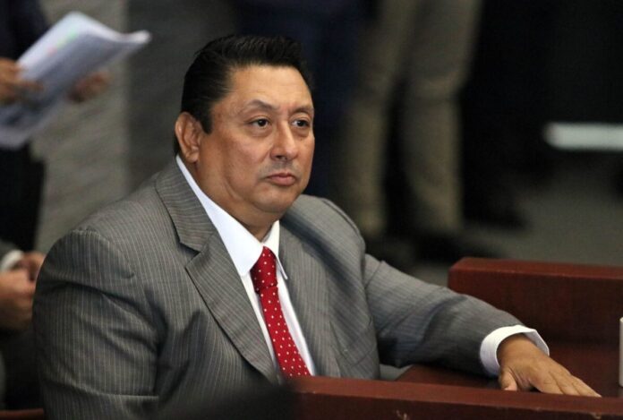 Uriel Carmona Gándara, fiscal de Justicia de Morelos durante su comparecencia ante el pleno del Congreso local.