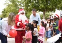 Presidente Jorge Alberto Elías Retes y su esposa, Luz Argel Gaxiola de Elías, organizan posadas a los niños