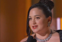 Lilly Gladstone gana en los Globos de Oro; a diferencia de Sacheen Littlefeather, es recibida con ovaciones