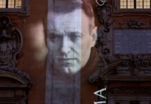 Madre de Alexei Navalny recibió su cuerpo en la cárcel, según su equipo