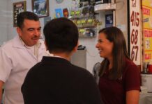 Anabel Acosta visita a los locatarios del mercajeme