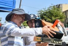Se reúnen cientos de cajemense para observar el eclipse solar en el planetario de Cajeme
