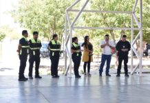 Orientan a jóvenes sobre prevención de accidentes en moto y uso correcto de casco
