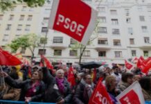 Se manifiestan miles de socialistas en Madrid en apoyo a Pedro Sánchez