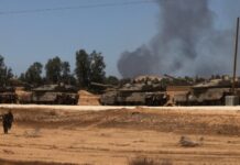 Israel despliega tanques en Rafah y controla paso fronterizo entre Gaza y Egipto