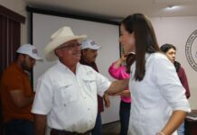 Escucha Anabel Acosta planteamientos de productores de leche del valle del Yaqui