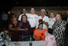 Destaca Elías Retes importancia de madres de familia.