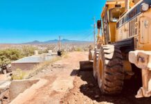 Dan mantenimiento a calles de terracería en las colonias