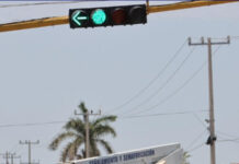 Repara SSPM semáforo de la calzada francisco Villanueva y Boulevard Las Torres