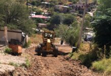 Raspan y nivelan calles de las colonias del poniente citadino