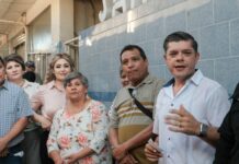 Emprende ‘Beto’ Vázquez rehabilitación de baños del Mercado Municipal