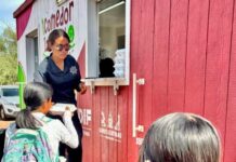 Continúa DIF Guaymas con entrega de alimentos en escuelas