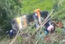Fin de curso termina en tragedia; autobús cae a precipicio, 11 muertos