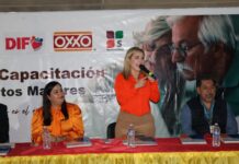 La Presidenta de DIF, Luz Argel Gaxiola de Elías asiste a la graduación del curso del «Programa Huellas Mayores»