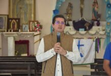 Entrega Elías Retes obras en Iglesia y escuela de BACABACHI