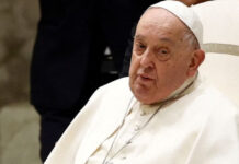 El Vaticano informó que el papa Francisco pasó una noche tranquila tras la crisis respiratoria