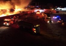 Controlan cuerpos de emergencia el incendio en recicladora.