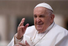 Pasa una noche tranquila papa Francisco tras crisis respiratoria