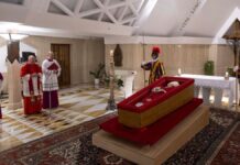 El Vaticano ha publicado las primeras imágenes del papa Francisco en reposo