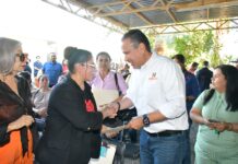 Atiende Toño Astiazarán a vecinos de la Solidaridad