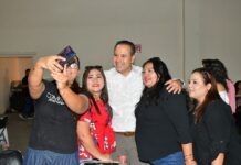 Reconoce Toño Astiazarán a madres trabajadoras del Municipio en su día