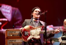 Hace vibrar Caifanes el Foro Rosales con el rock mexicano ante 60 mil asistentes