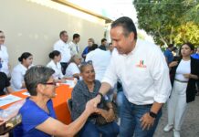 Atiende Toño Astiazarán a vecinos de la Solidaridad