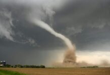Un sistema de tornados deja al menos 21 muertos en el centro de Estados Unidos
