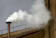 Habemus papam; humo blanco anuncia que la Iglesia tiene nuevo Papa