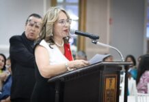 Reconocen ayuntamiento y SEC a maestras y maestros en su día