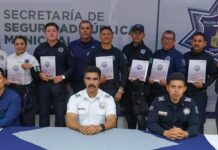 Entrega academia de policía municipal constancias sobre curso de manejo en motopatrullas a agentes de manzanillo colima